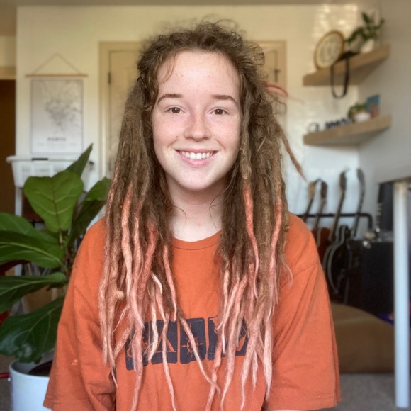 Meet your Posher, Sarah - Picture 1 of 5